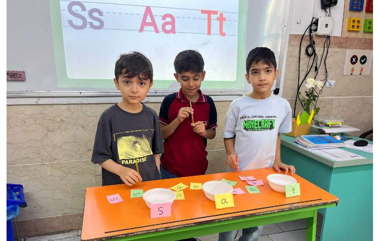 فعالیت کلاسی جهت مرور حروف و لغات مرتبط با فونیکس 1 5