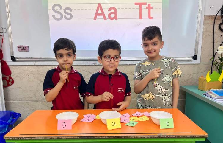 فعالیت کلاسی جهت مرور حروف و لغات مرتبط با فونیکس 1 6