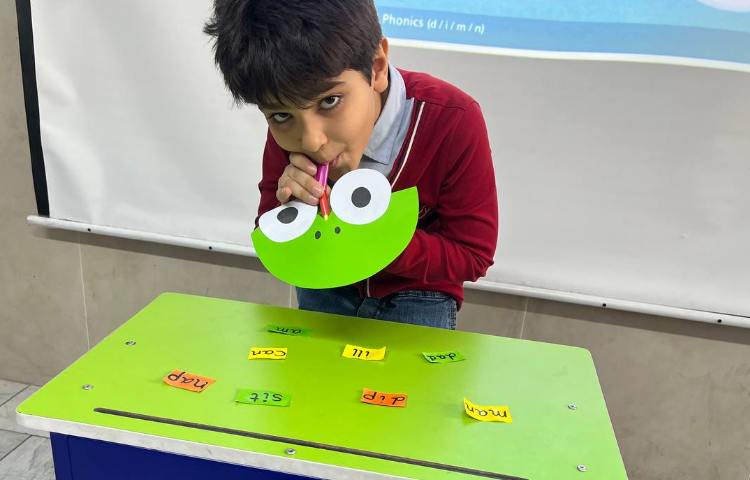 فعالیت کلاسی جهت مرور لغات مرتبط با بخش فونیکس کتاب 2