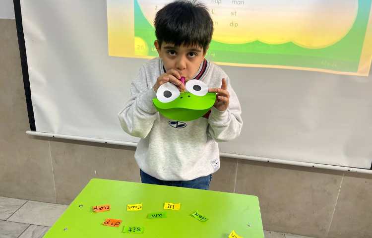 فعالیت کلاسی جهت مرور لغات مرتبط با بخش فونیکس کتاب 4