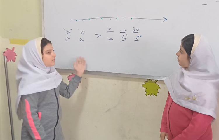 فعالیت کلاسی دانش اموزان کلاس چهارم دبستان پرتوعلوی 1