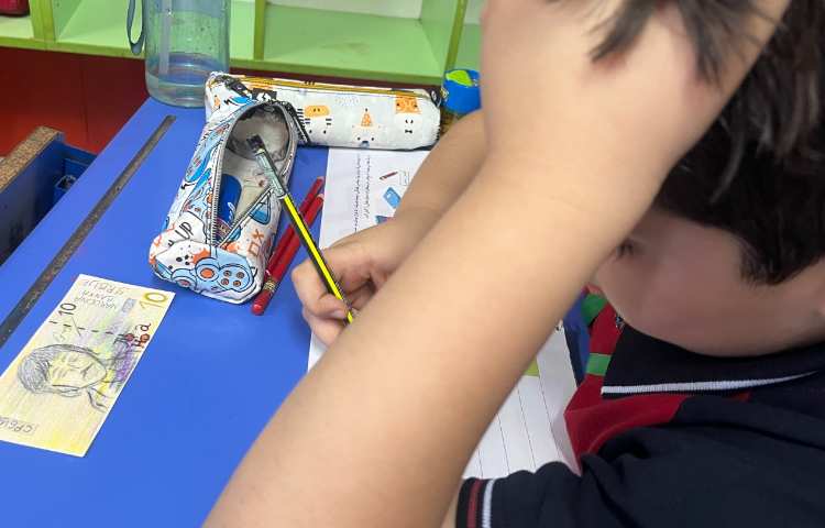 فعالیت گروهی و معرفی انواع ارز