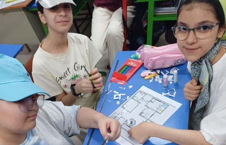 فعالیت -Freer practice Sticking symbols on floor plan . 3