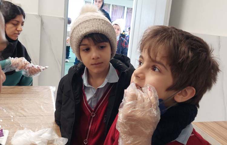 فلوراید تراپی با حضور کارشناسان مرکز بهداشت 10