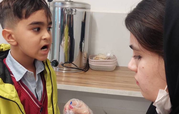 فلوراید تراپی با حضور کارشناسان مرکز بهداشت 11