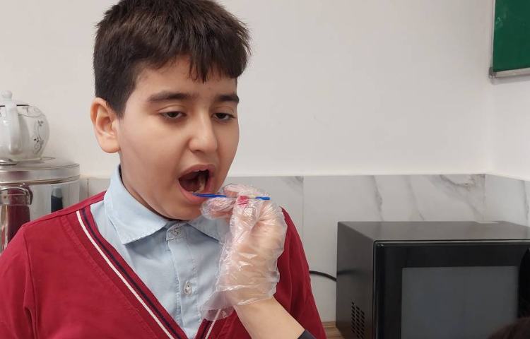 فلوراید تراپی با حضور کارشناسان مرکز بهداشت 3