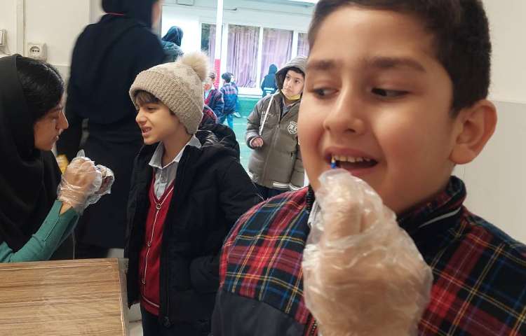 فلوراید تراپی با حضور کارشناسان مرکز بهداشت 9