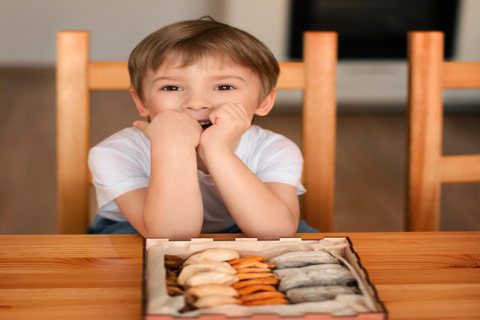 استفاده از آجیل‌های کم‌نمک و میوه‌های خشک