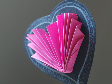 روش ساخت قلب با کاغذ رنگی