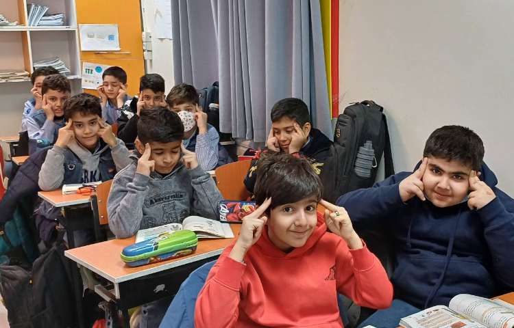 قسمتی از درس بدن 2 تدریس شد و فعالیت صدای قلب و نبض انجام شد 1