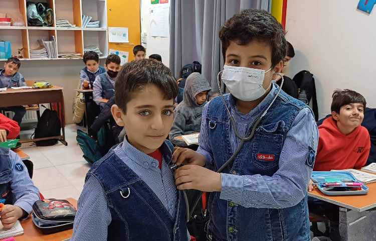 قسمتی از درس بدن 2 تدریس شد و فعالیت صدای قلب و نبض انجام شد 3