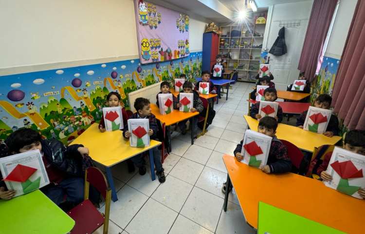 ماهرشو:اوریگامی گل لاله و رنگ‌آمیزی پرچم ایران 3