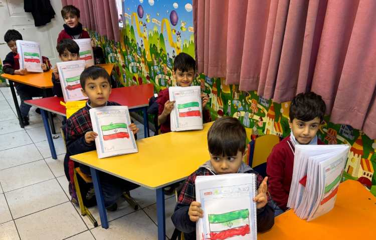 ماهرشو:اوریگامی گل لاله و رنگ‌آمیزی پرچم ایران 6