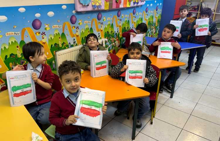 ماهرشو:اوریگامی گل لاله و رنگ‌آمیزی پرچم ایران