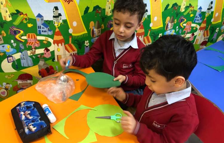 ماهرشو:برای تثبیت یادگیری نشانه (ق) کاردستی قورباغه درست شد. 1