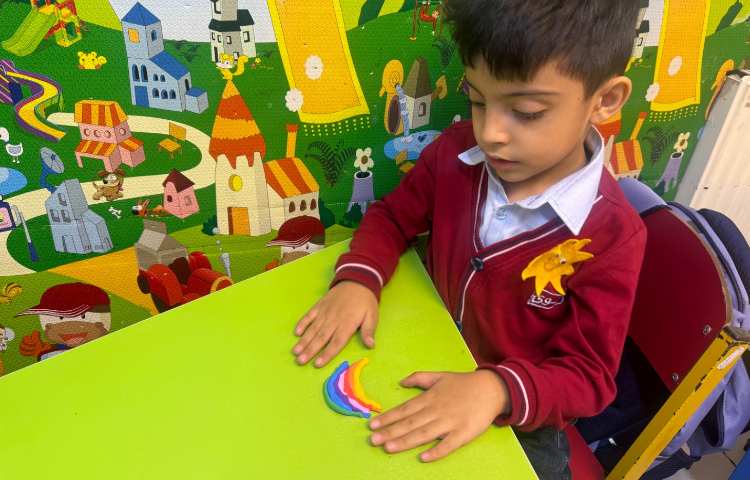 ماهرشو:درست کردن رنگین کمان با خمیر کلی 1