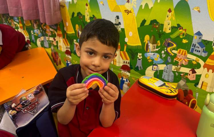 ماهرشو:درست کردن رنگین کمان با خمیر کلی 2