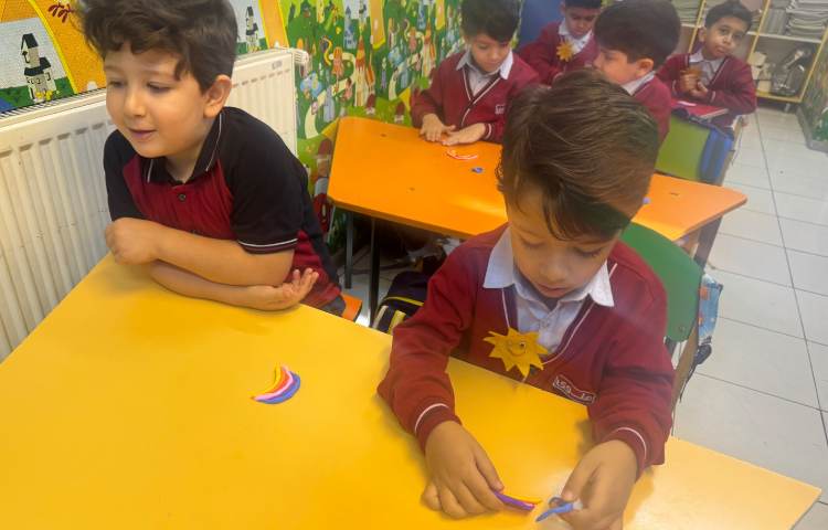 ماهرشو:درست کردن رنگین کمان با خمیر کلی 3