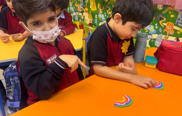 ماهرشو:درست کردن رنگین کمان با خمیر کلی