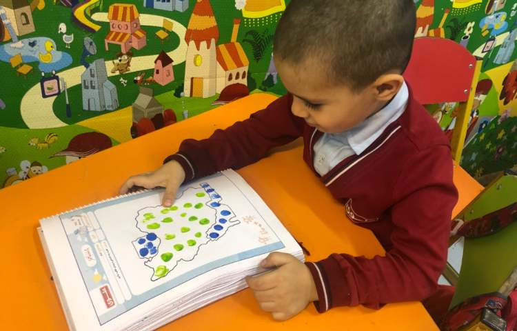 ماهرشو:در جهت تقویت رشد اجتماعی و افزایش خلاقیت، نقشه‌ی ایران با اثر انگشت کامل شد. 1