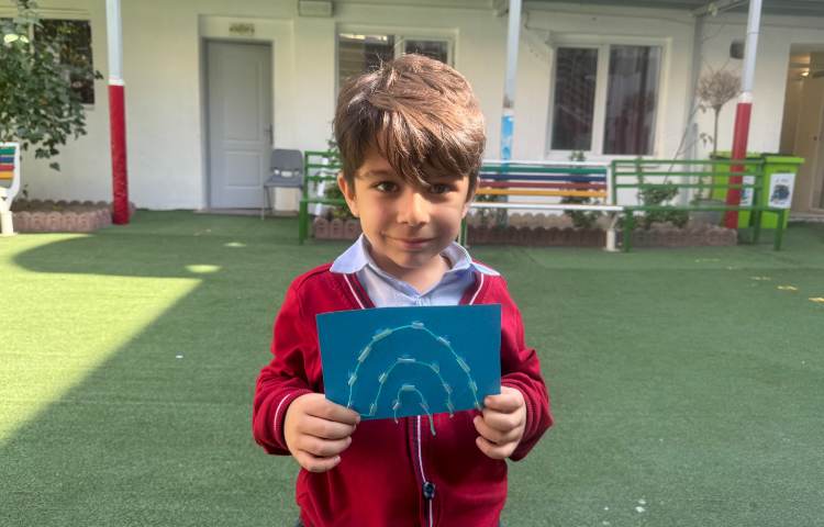 ماهرشو:دوخت( رد کردن کاموا از نی و درست کردن رنگین کمان) 1