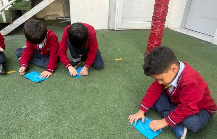 ماهرشو:دوخت( رد کردن کاموا از نی و درست کردن رنگین کمان) 2