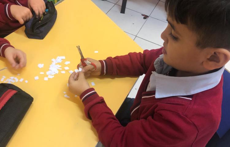 ماهرشو :برای تثبیت یادگیری نشانه (ف) آدم برفی و برف درست کردیم . 2