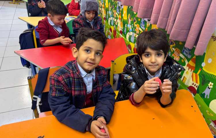 ماهرشو: درست کردن توت‌فرنگی(جهت تثبیت یادگیری نشانه‌ی ت) 1