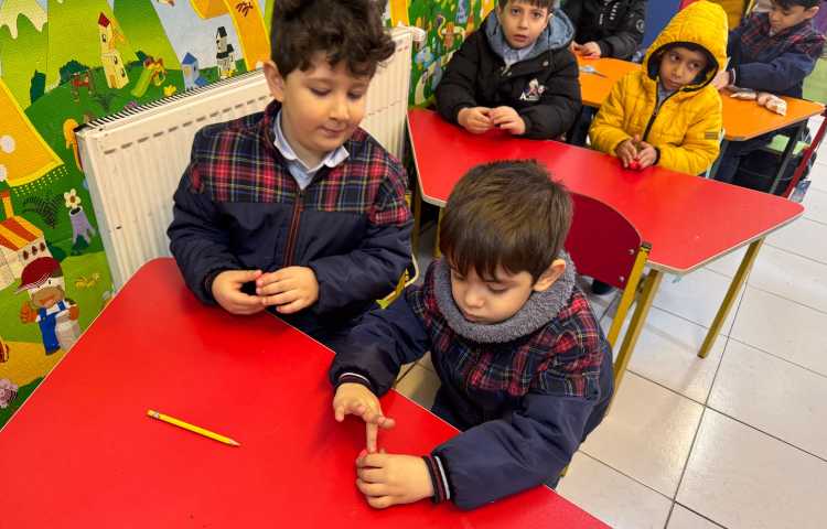 ماهرشو: درست کردن توت‌فرنگی(جهت تثبیت یادگیری نشانه‌ی ت) 2