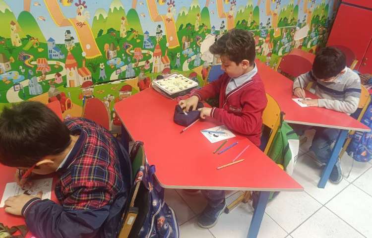 ماهرشو درست کردن کارت پستال روز پدر توسط دانش‌آموزان 4