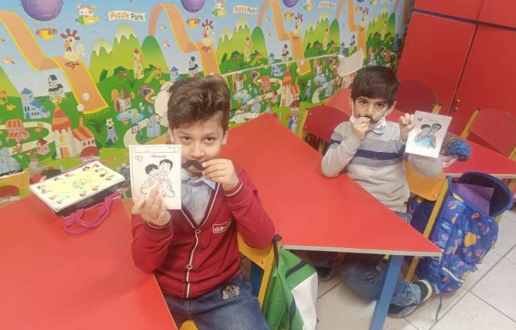 ماهرشو درست کردن کارت پستال روز پدر توسط دانش‌آموزان 5