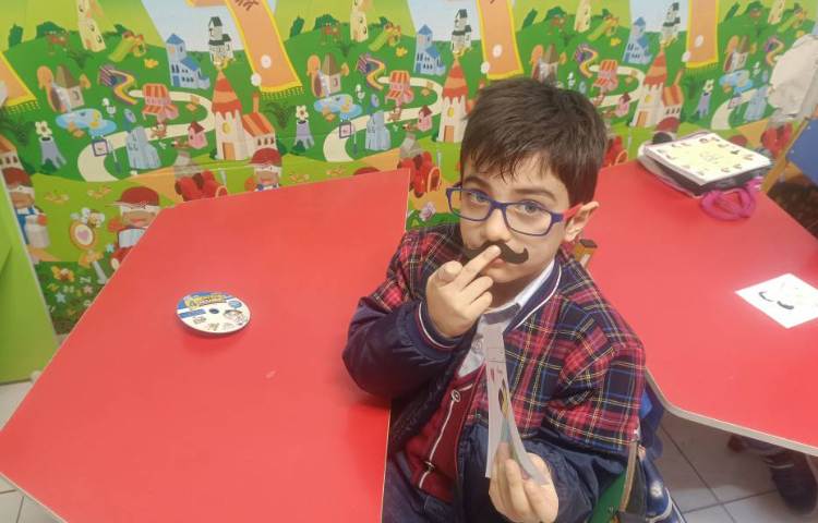 ماهرشو درست کردن کارت پستال روز پدر توسط دانش‌آموزان 6