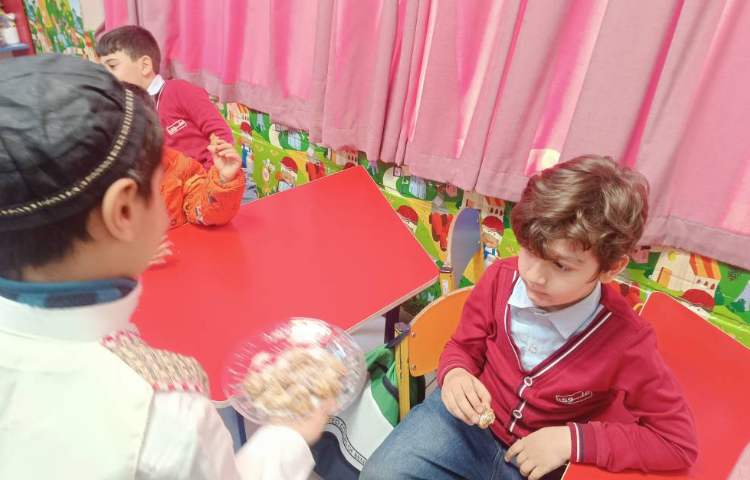 ماهر شو آشنایی با شهر اهواز و درست کردن توپک خرمایی 1