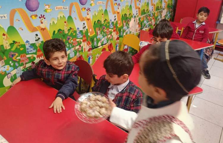 ماهر شو آشنایی با شهر اهواز و درست کردن توپک خرمایی 4