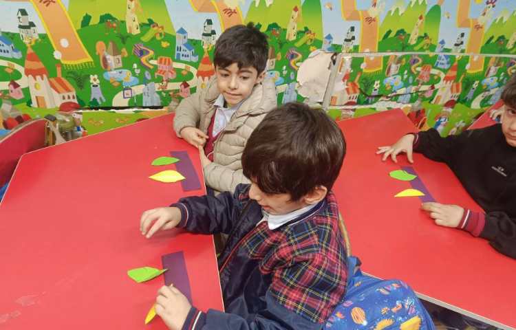 ماهر شو آشنایی با کشور آمریکا و در آخر کاردستی درست کردند . 1