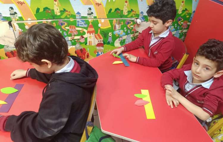 ماهر شو آشنایی با کشور آمریکا و در آخر کاردستی درست کردند . 2