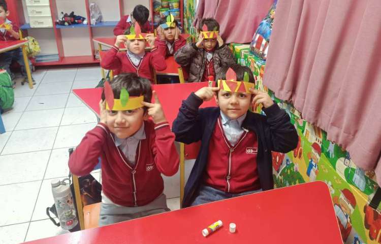 ماهر شو آشنایی با کشور آمریکا و در آخر کاردستی درست کردند . 7