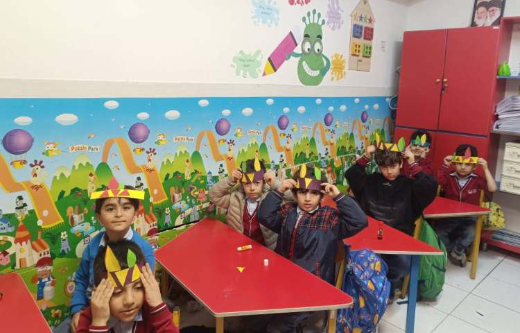 ماهر شو آشنایی با کشور آمریکا و در آخر کاردستی درست کردند . 9