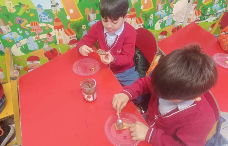 ماهر شو (به کمک بیسکوئیت چراغ راهنمایی و رانندگی درست کردیم) 1