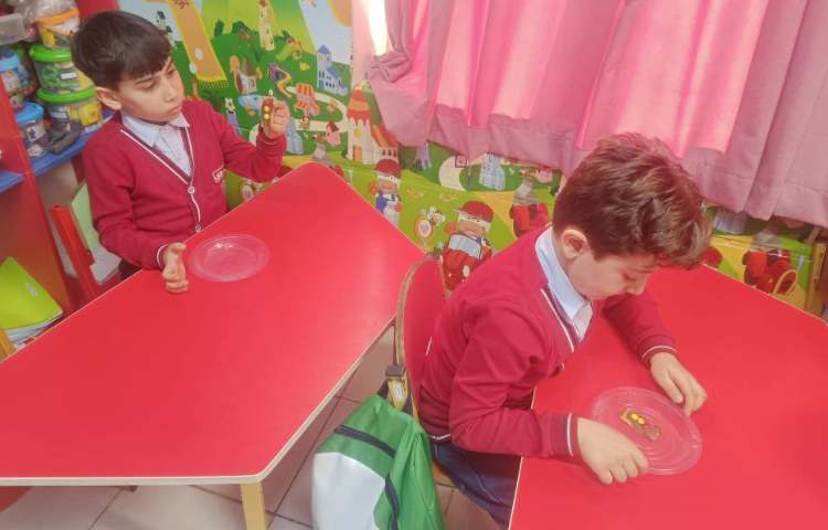 ماهر شو (به کمک بیسکوئیت چراغ راهنمایی و رانندگی درست کردیم) 4