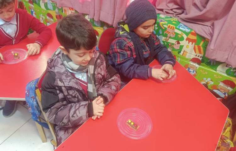 ماهر شو (به کمک بیسکوئیت چراغ راهنمایی و رانندگی درست کردیم) 5