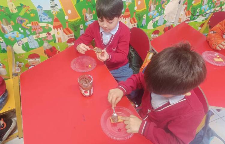 ماهر شو (به کمک بیسکوئیت چراغ راهنمایی و رانندگی درست کردیم)