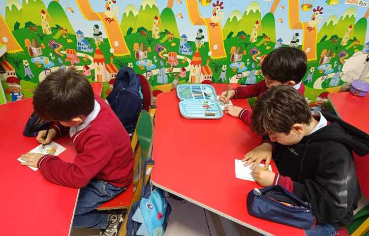 ماهر شو (درست کردن کاردستی مبعث پیامبر (ص) توسط دانش‌آموزان ) 1