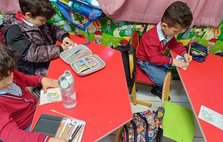 ماهر شو (درست کردن کاردستی مبعث پیامبر (ص) توسط دانش‌آموزان ) 3