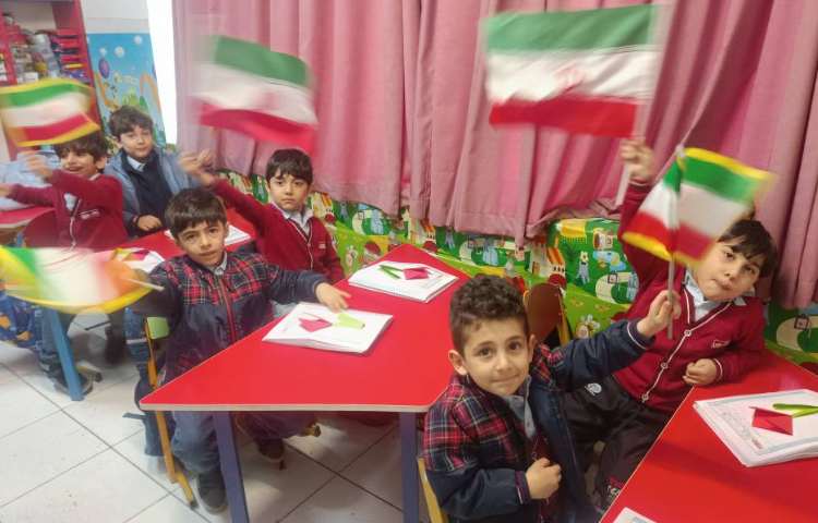 ماهر شو درست کردن کلاژ گل لاله 2