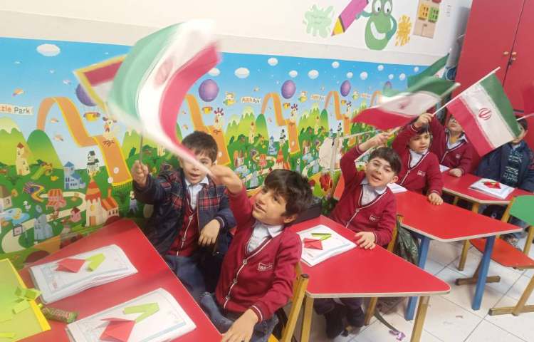 ماهر شو درست کردن کلاژ گل لاله 3