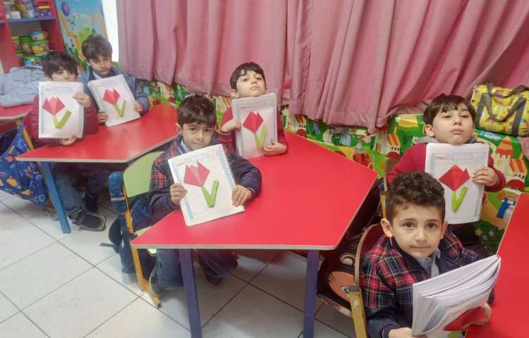 ماهر شو درست کردن کلاژ گل لاله 4