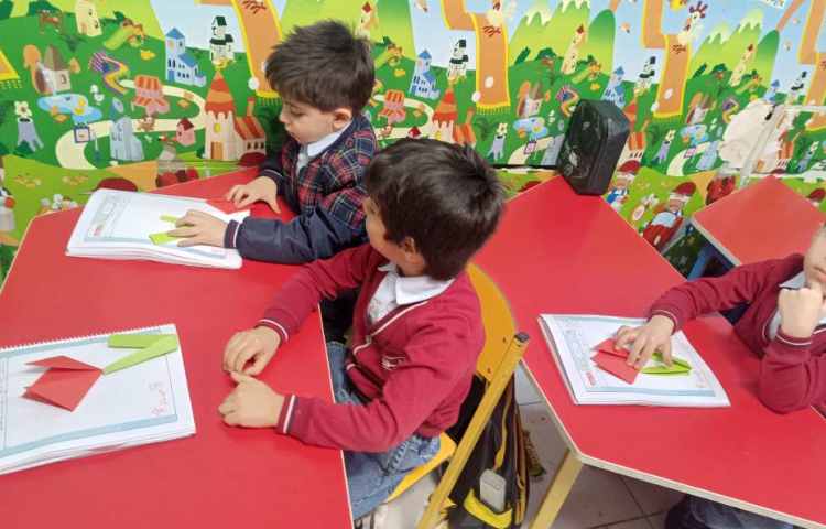 ماهر شو درست کردن کلاژ گل لاله 8