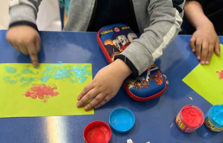 ماهی و دریا با رنگ انگشتی 1