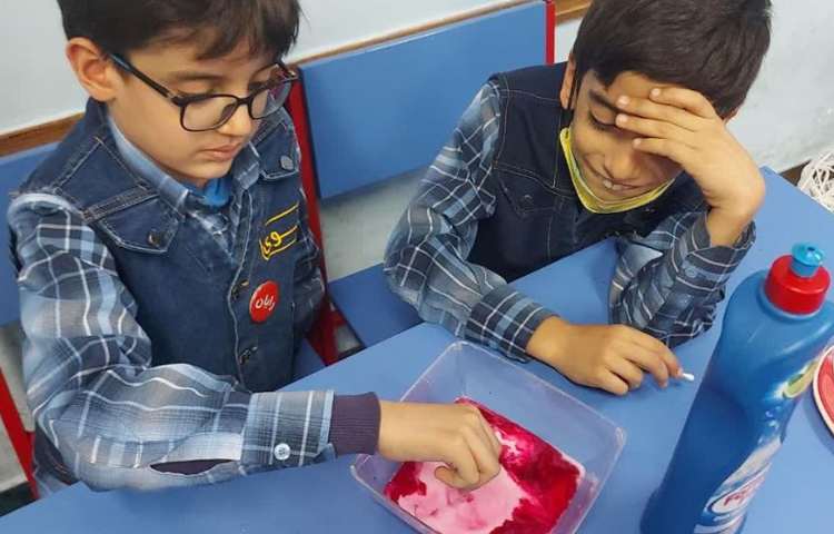 مبحث ساخت آدم برفی هفته ملی علوم دبستان علوی 10